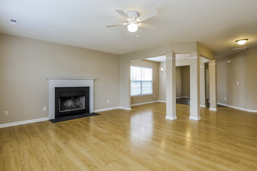 Building Photo - 820 Willow Bay Dr