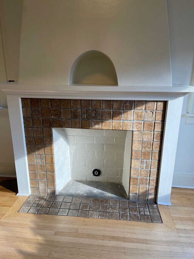 Building Photo - Cro02 - NW Northrup