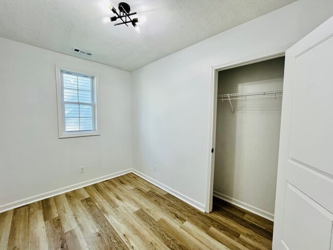 Building Photo - Remodeled 3 bedroom home in Portland