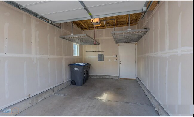 Building Photo - Modern Townhouse in Can't Beat Location - Available 8/1