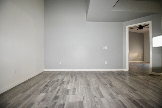 Building Photo - Great 2 bedroom 2 bathroom Mesa Condo