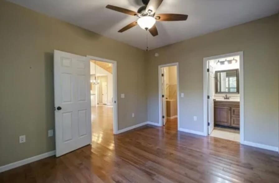 Building Photo - 127 Gardenia Ct