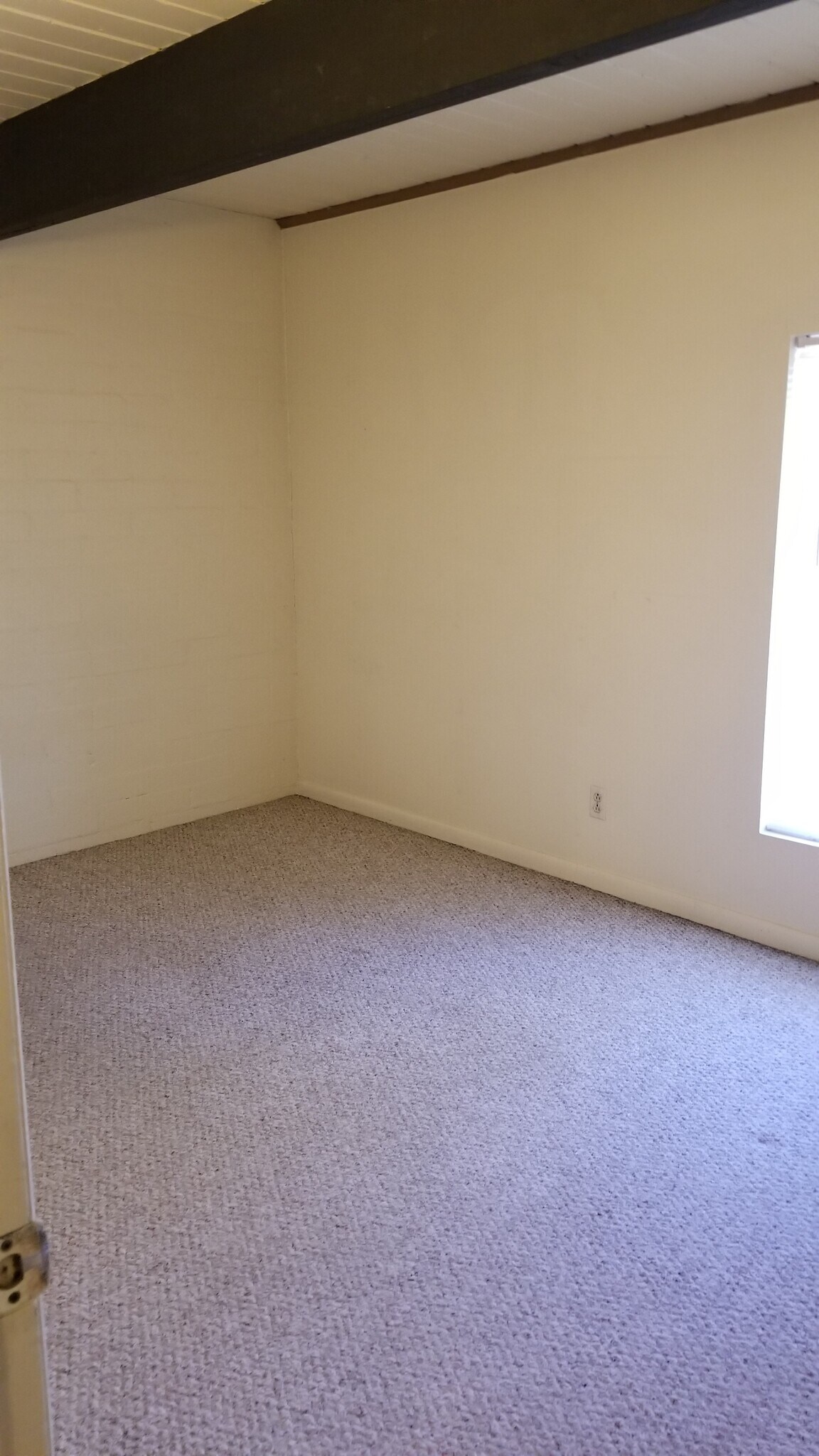 Building Photo - 2752 University Ave