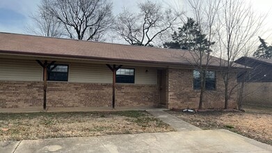 Building Photo - 1208-1210 N Nashville Place