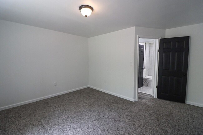 Building Photo - 1080 West Side Dr
