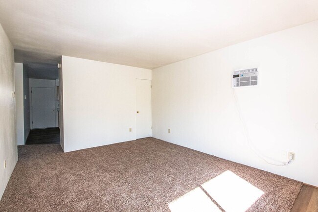 Building Photo - 635 Dameron Dr