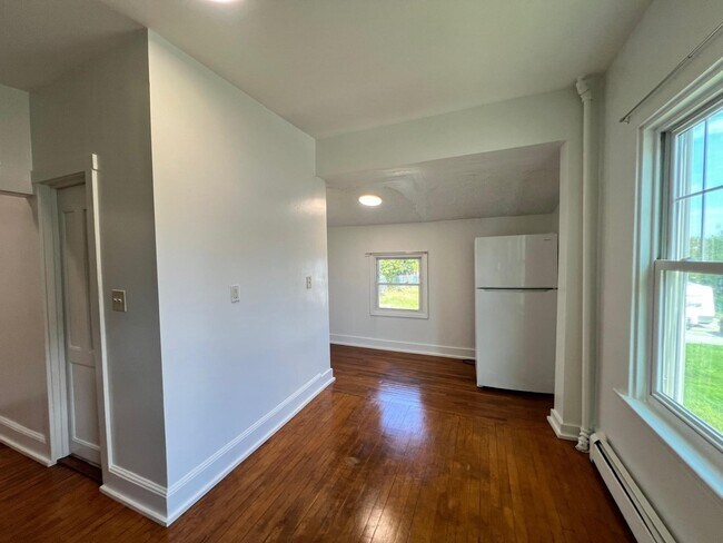 Building Photo - 58 Standish St