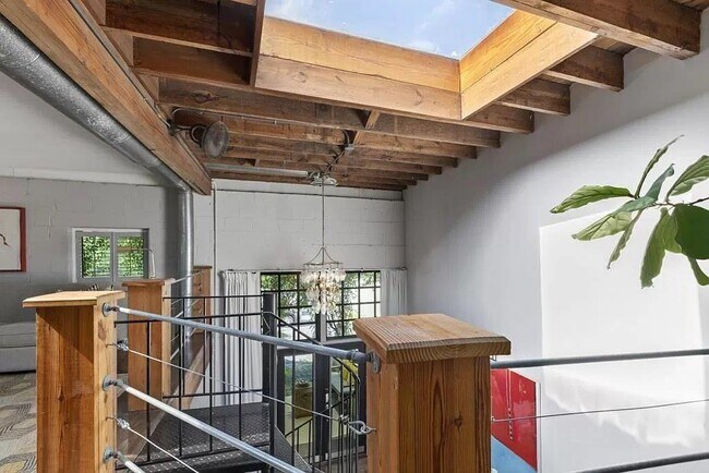 Building Photo - 1570 DeKalb Ave NE