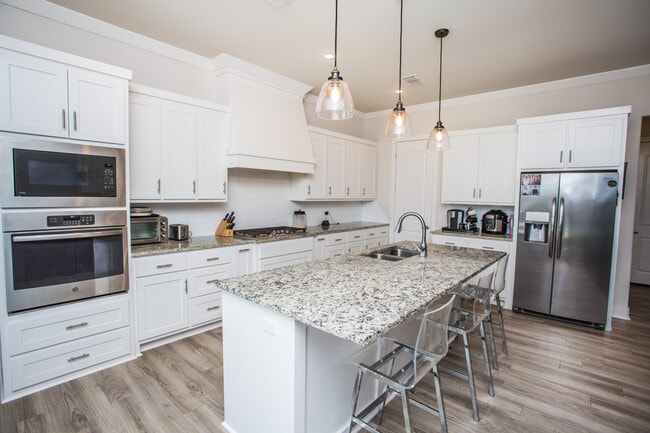 Building Photo - 23 Wilshire Blvd