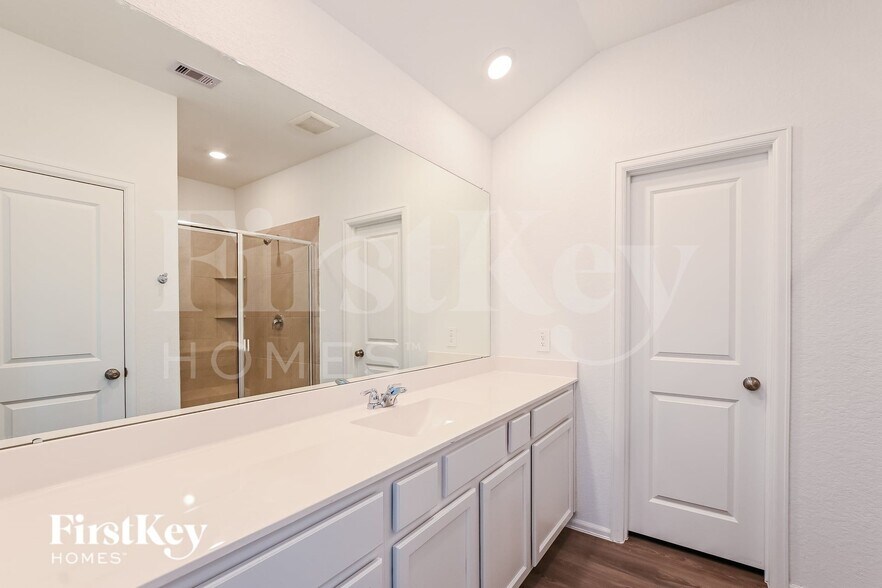 Building Photo - 18442 Summit Ranch Dr