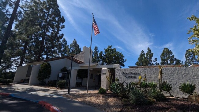 Building Photo - Oaks North Townhome with Views