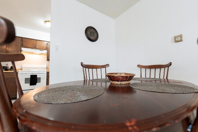 Building Photo - Executive Rental **Stylish & Fully Furnished 2-Bedroom in the Heart of Farmington – Flexible Leas...