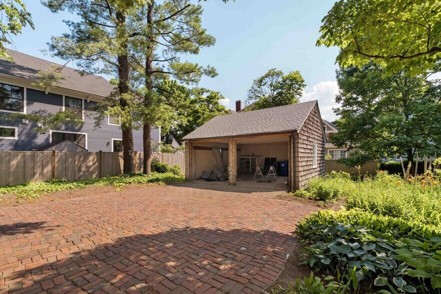 Building Photo - 48 Gorham Ave