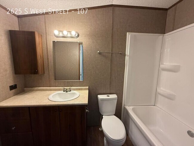 Building Photo - 2625 S West St