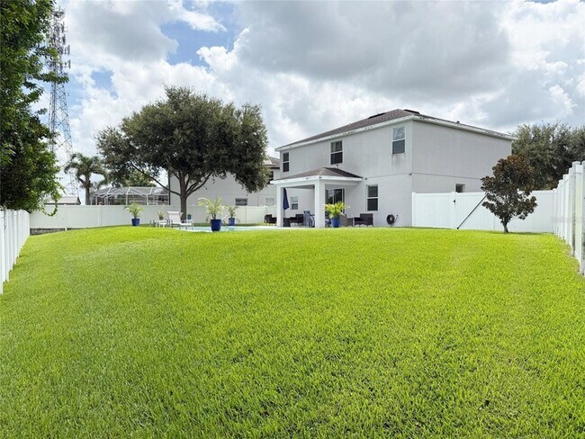 Building Photo - 12236 Fairlawn Dr