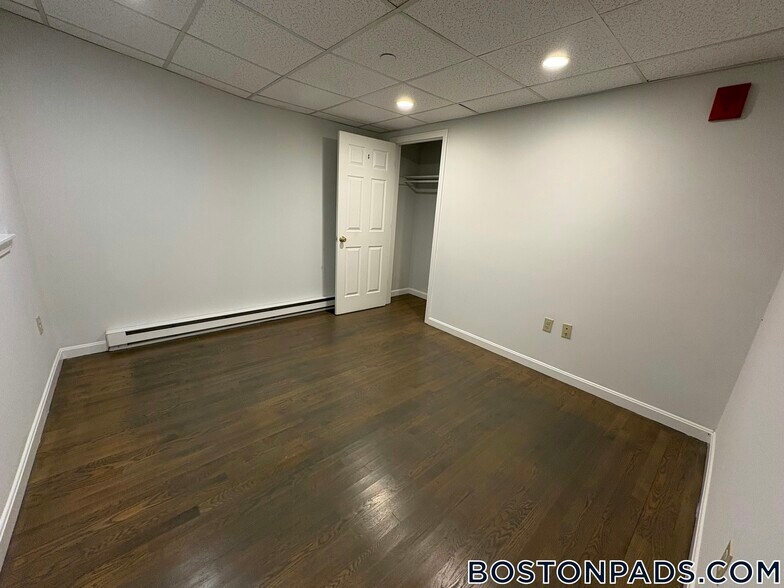 Building Photo - 77 Park Dr