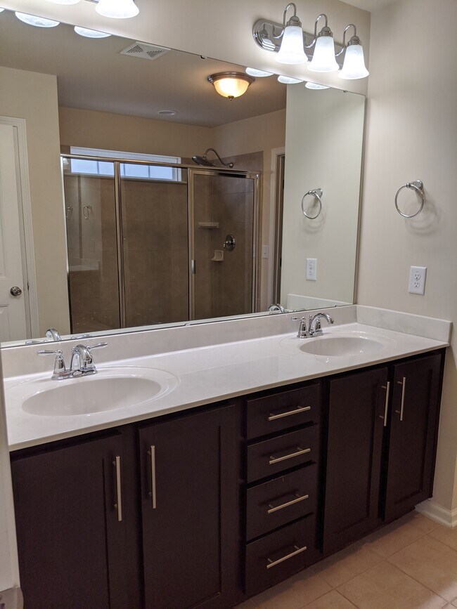 Building Photo - 1166 Alsace Dr