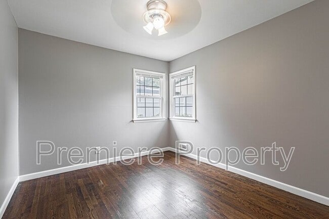 Building Photo - 3320 S Sterling Ave