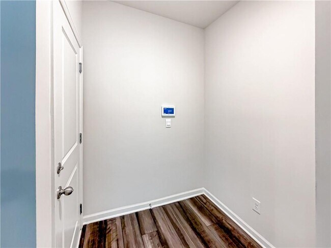 Building Photo - 5836 Hackberry Ln