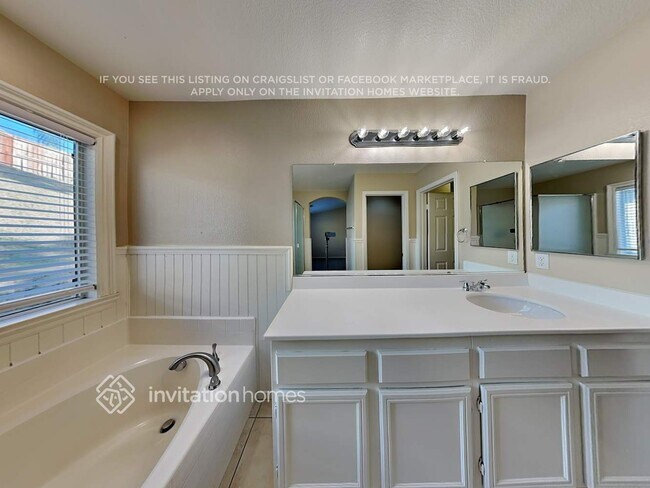 Building Photo - 25354 Silverwood Ln