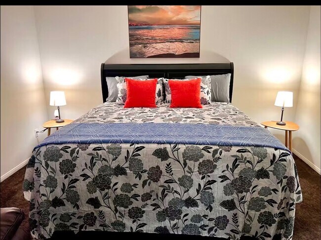 Building Photo - Best Deal in Town - Fully furnished 3 BD 2 BA Home