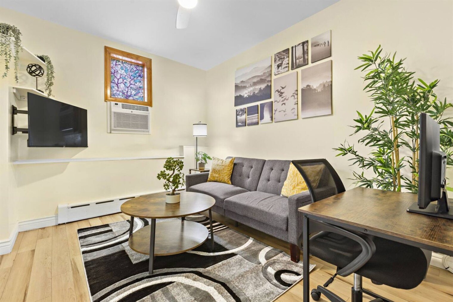 Building Photo - 137 W 15th St