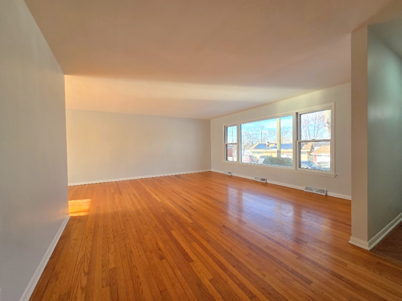 Building Photo - 29 E Lake Shore Dr