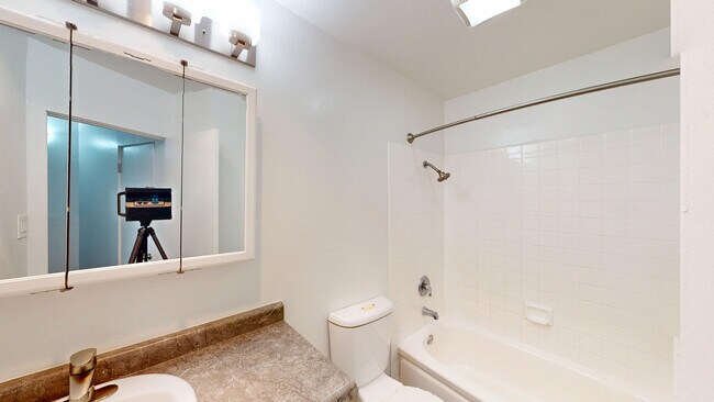 Building Photo - 1827 Lincoln Ave