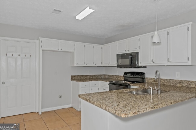 Building Photo - 213 Robin Ln