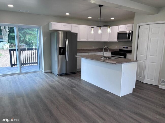 Building Photo - 5609 Toga St