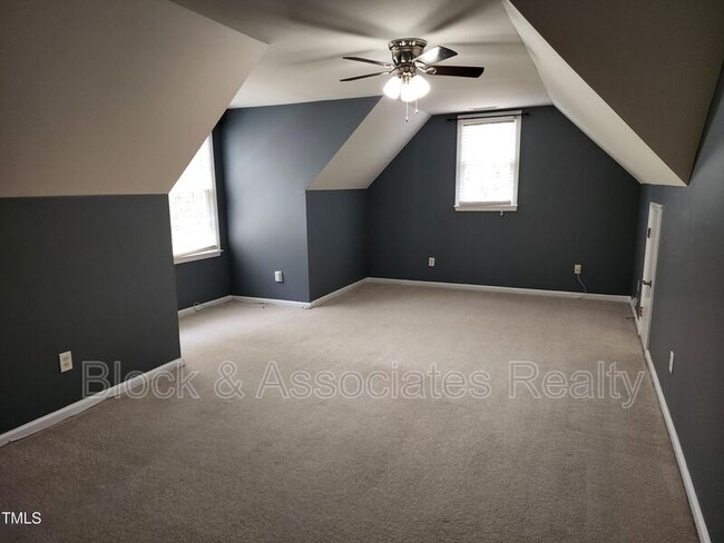 Building Photo - 608 Oxboro Cir