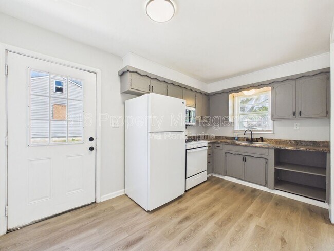 Building Photo - 10323 East 20th St S