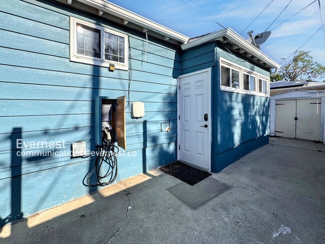 Building Photo - 4886 Osceola St