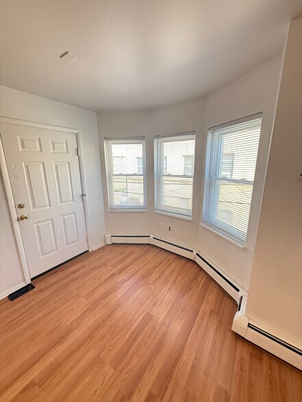 Building Photo - 916 S 11th St