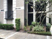 Building Photo - 1055 Kensington Park Dr