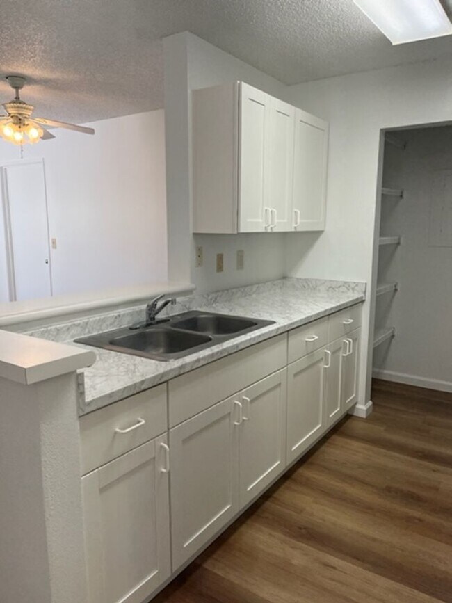 Building Photo - Newly Renovated 3 bedroom/2 bath with 2 pa...