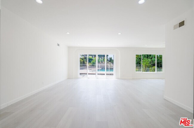 Building Photo - 17440 Fraser Pl