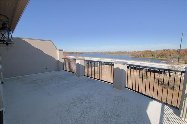 Building Photo - 4132 Boardwalk Blvd