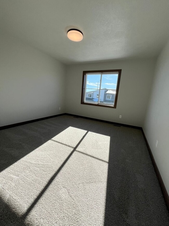 Building Photo - Newly Built 3 Bed/2.5 Bath Townhome in Aspen Ridge!