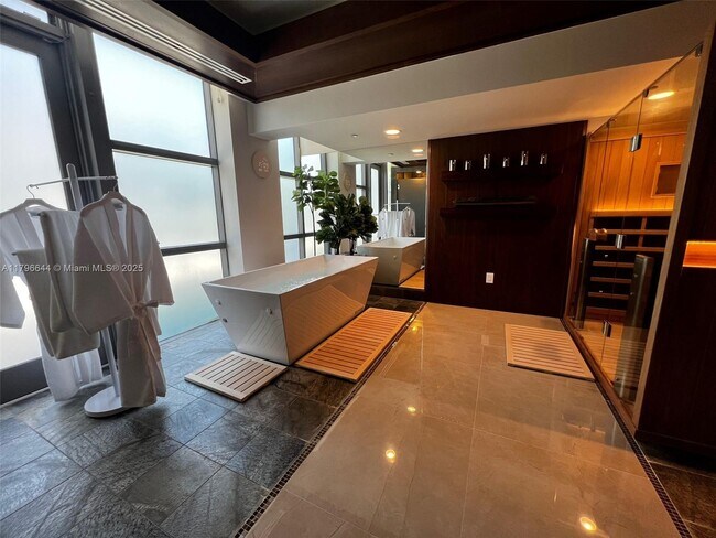 Building Photo - 5875 Collins Ave