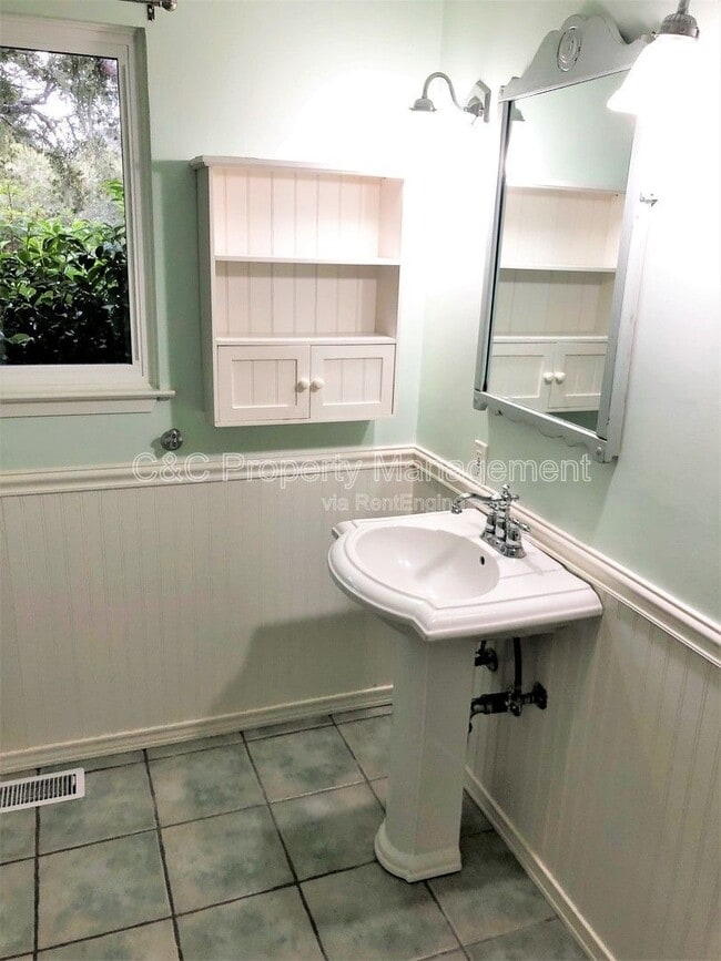 Building Photo - 3750 Whitman Cir