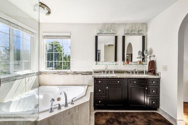 Building Photo - 2157 Maples Pl