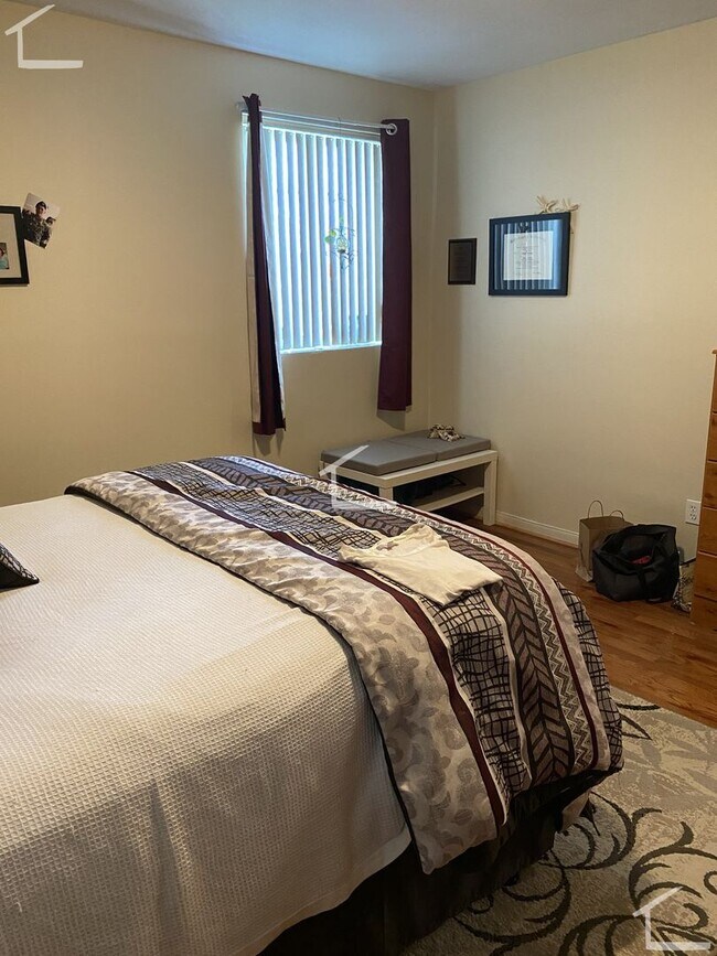 Building Photo - No Fee! Parking, Heat and Hot Water Included! Renovated, Sunny and Spacious!  Cat Friendly! Prime...