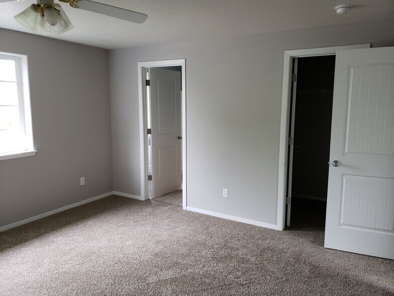 Master bedroom - 770 Hyacinth St