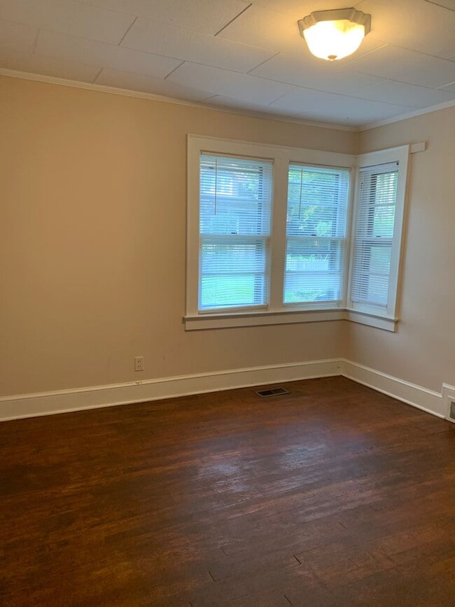 Building Photo - 225 Pine St