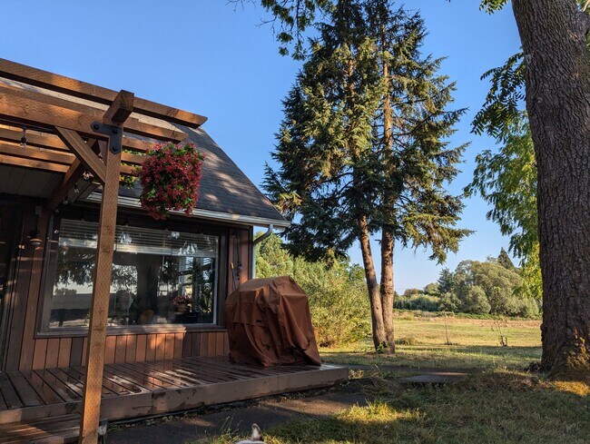 Building Photo - Farm House