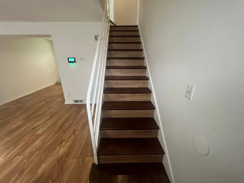 Building Photo - 2553 Colebrooke Dr