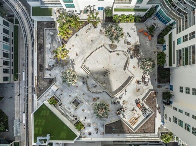 Building Photo - 300 S Biscayne Blvd