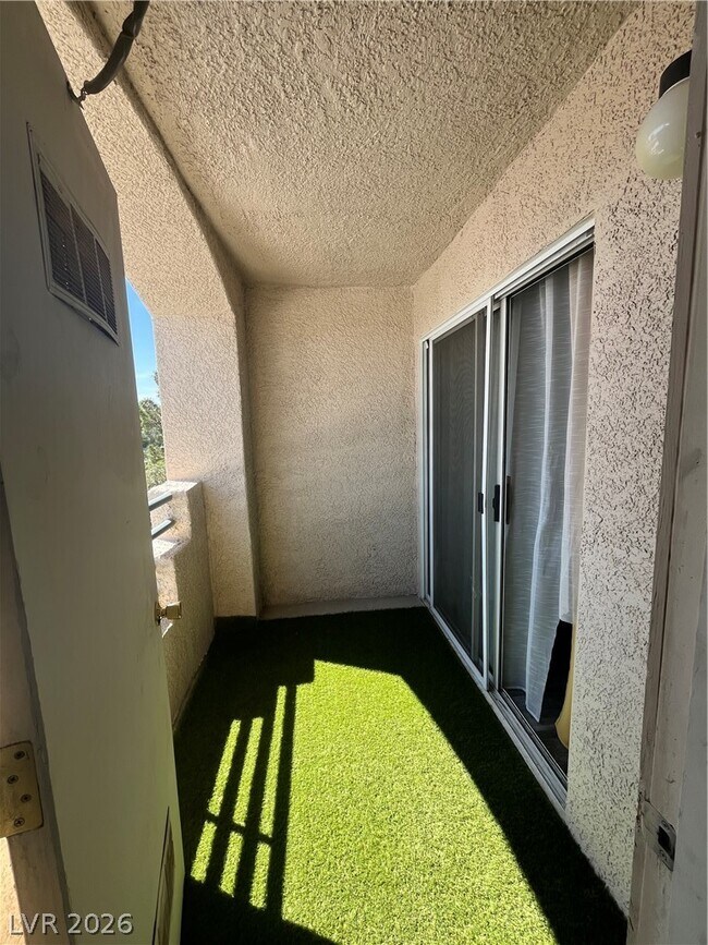 Building Photo - 5415 W Harmon Ave