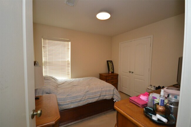 Building Photo - 20751 Cypress Post Dr